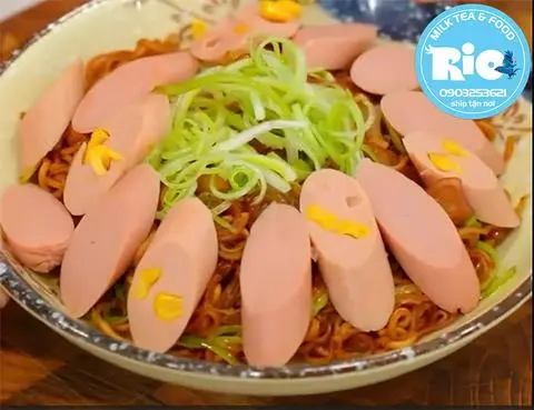 Hình ảnh Mì trộn xúc xích