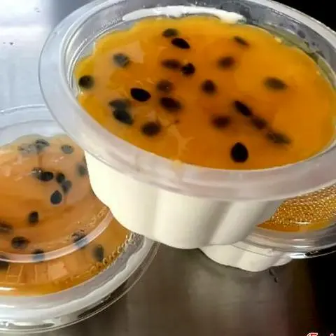 Hình ảnh Panna cotta chanh dây hộp 100 ml