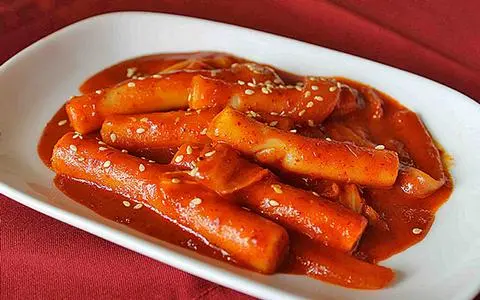 Hình ảnh Tokbokki Sốt Cay Hàn Quốc
