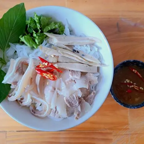 Hình ảnh Bún mắm nêm thịt luộc tai heo