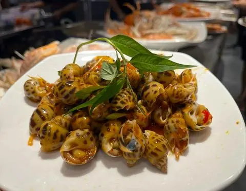 Hình ảnh Ốc hương xào me