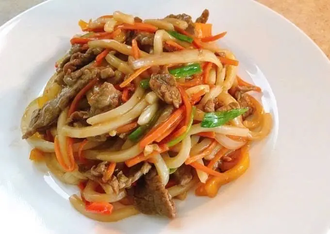 Hình ảnh Udon xào bò Bulgogi (cay nhẹ) -  불고기 소고기 볶음 우동 (약간 매움)