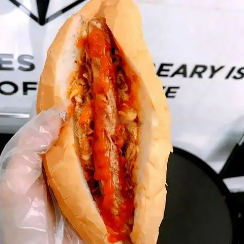Hình ảnh Bánh mì ruốc hành xúc xích