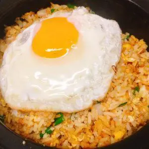 Hình ảnh Cơm Chiên Tỏi Trứng+ Ốp La