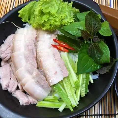 Hình ảnh Bún thịt luộc ( nước tương keo ) 