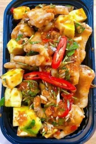 Hình ảnh Chân gà sốt thái