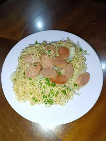 Hình ảnh Mì xào xúc xích 