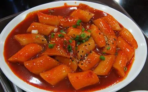Hình ảnh Bánh Gạo Tokbokki Thập Cẩm Sốt Cay Hàn Quốc