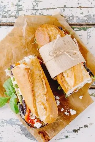 Hình ảnh Baguette Thịt Nướng
