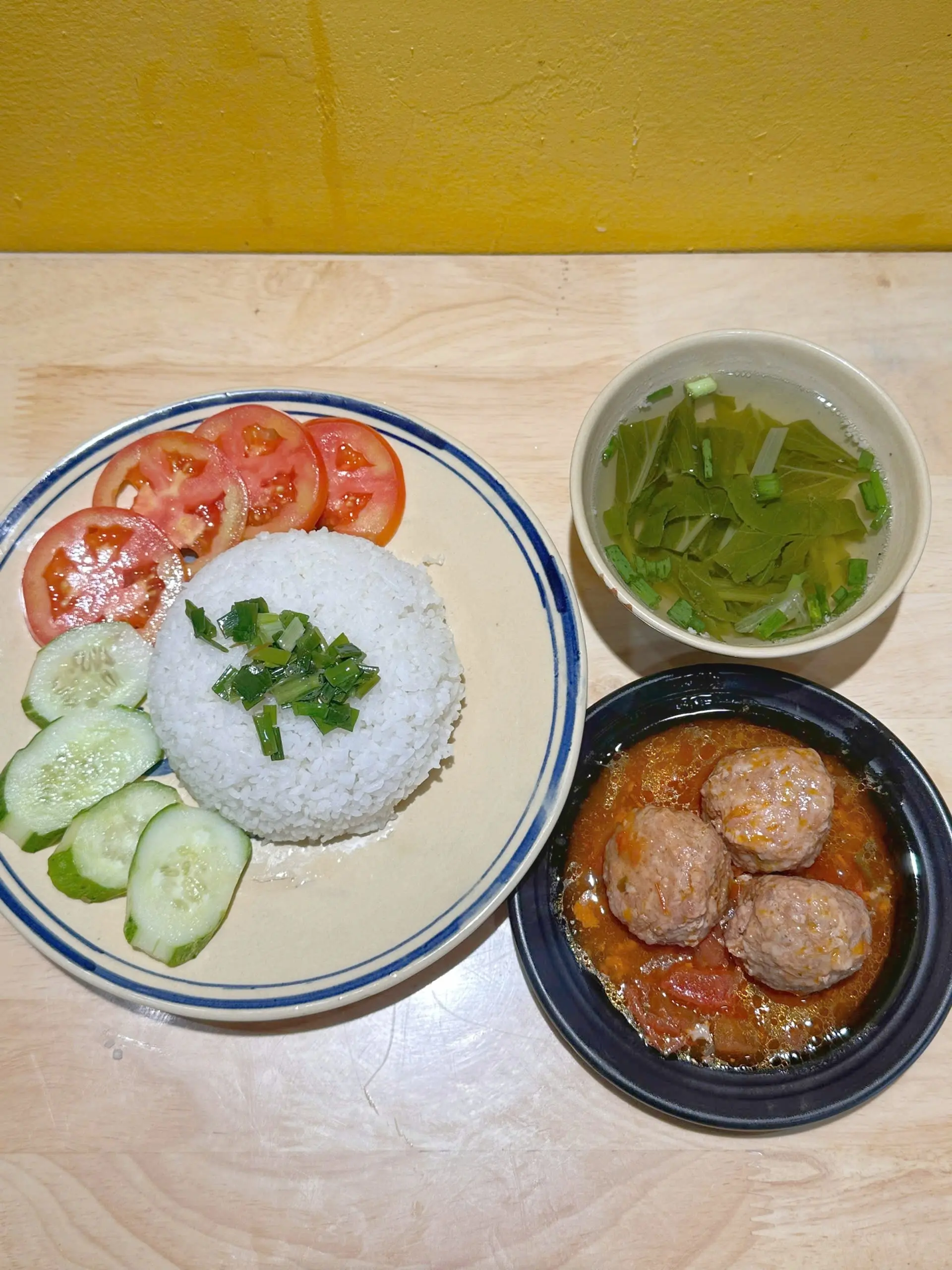 Hình ảnh Cơm Xíu Mại Trứng Cút