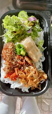 Hình ảnh Bún thịt nướng - chả giò
