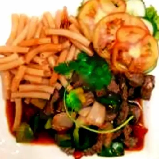 Hình ảnh Nui xào bò lúc lắc