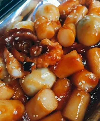 Hình ảnh Tokbokki Bạch Tuột Sốt Cay Hàn Quốc
