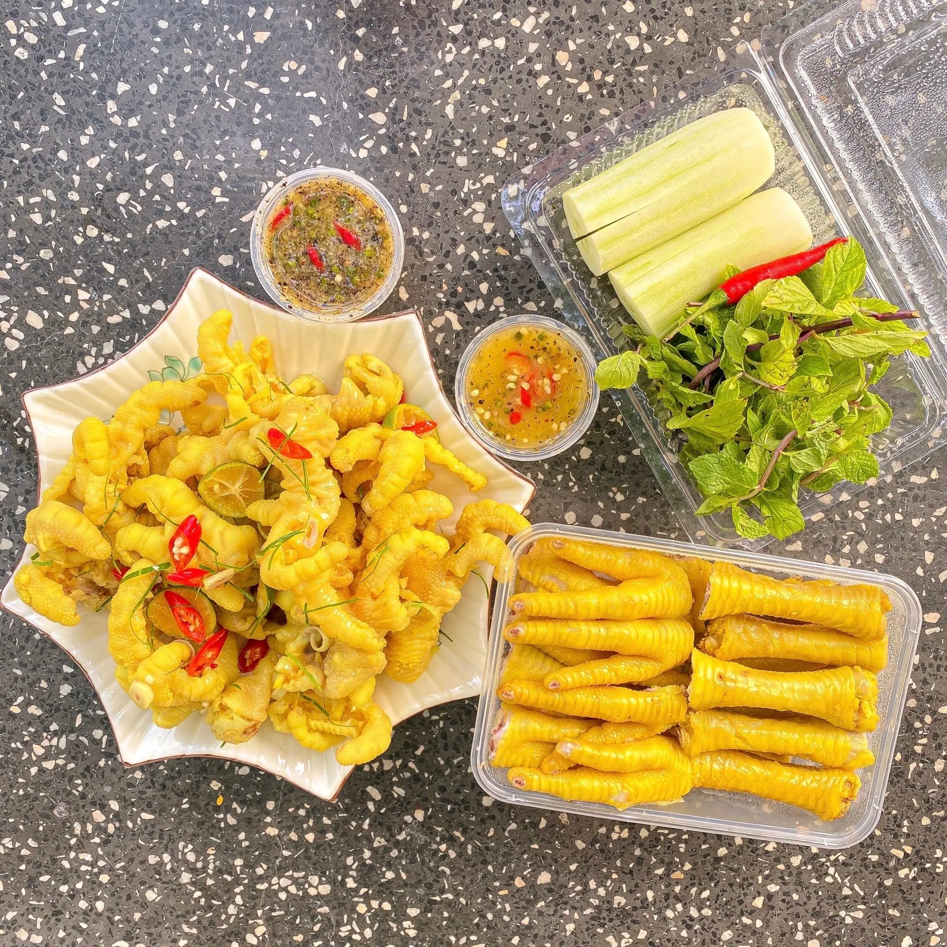 Hình ảnh COMBO: Chân Gà Có Xương Hấp Thảo Quả + Chân Gà Ngâm Sả Ớt Rút Xương - 6 Chân