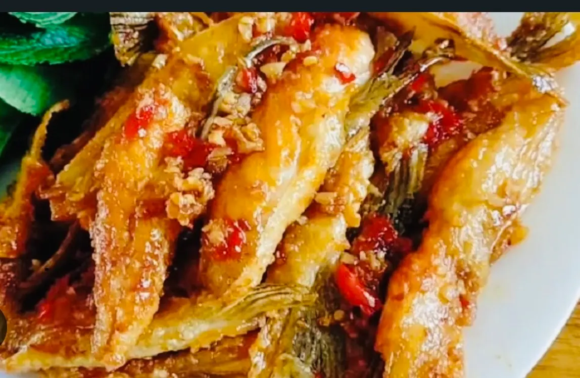 Hình ảnh Cơm Vi Cá Hồi Muối Ớt Chiên