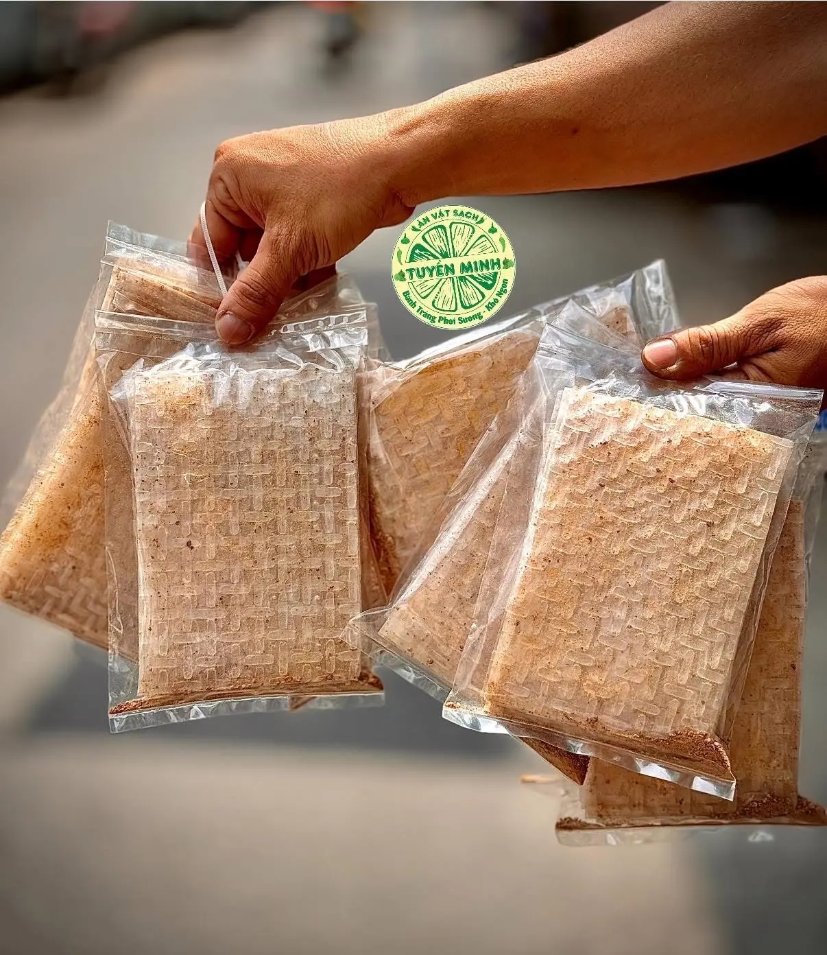 Hình ảnh BÁNH TRÁNG MUỐI LẮC 5Bịch/ TẶNG Gói Hành Phi Nhỏ