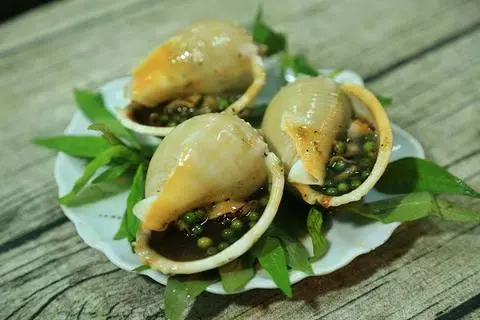 Hình ảnh ốc tỏi nướng tiêu xanh 1con 