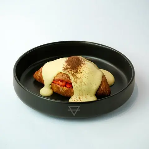 Hình ảnh Croissant Dâu Kem Trứng