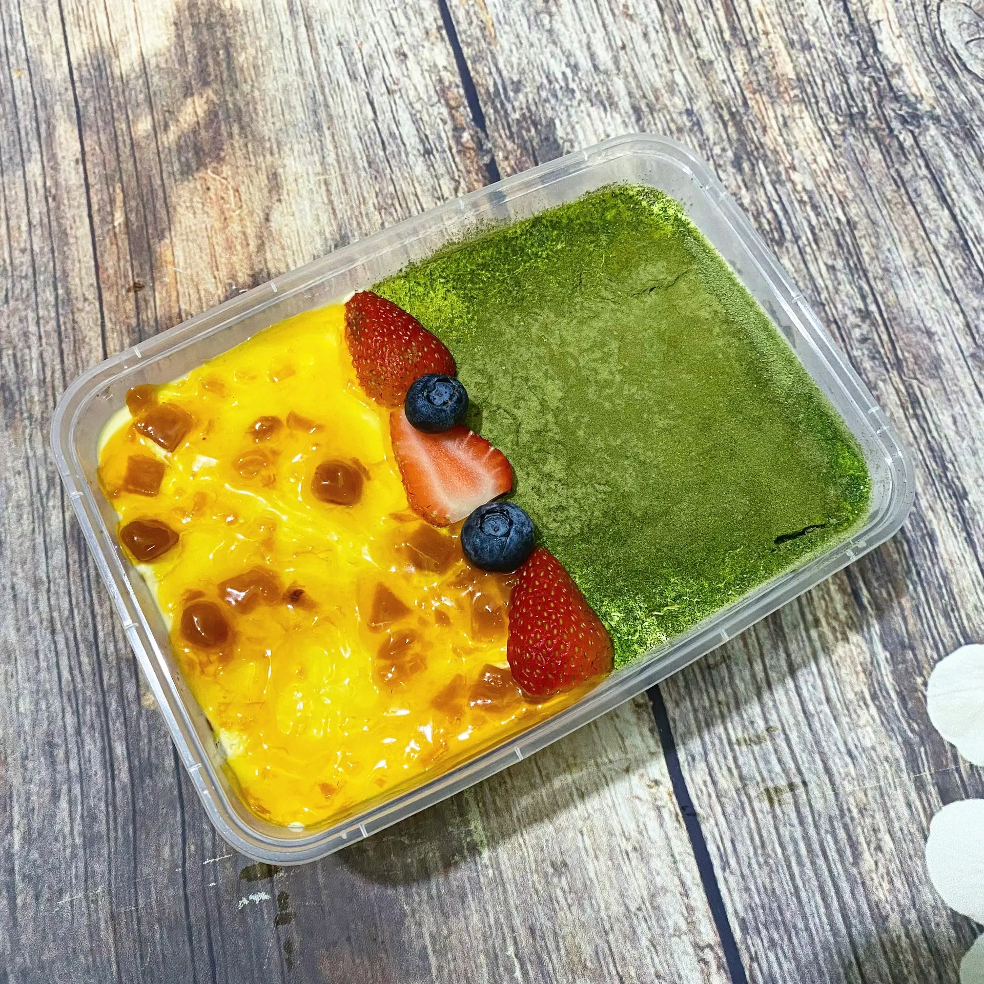 Hình ảnh Tiramisu vị trà xanh mix vị đào