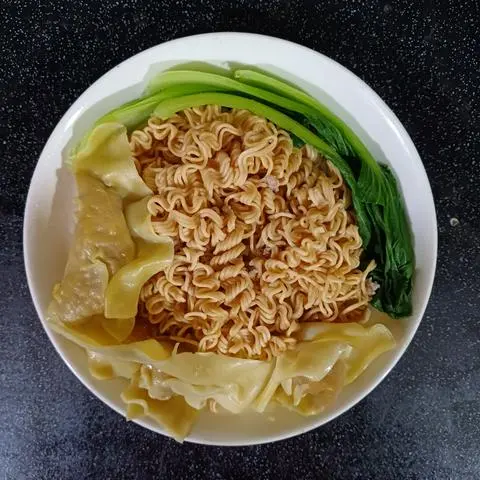 Hình ảnh mì gói sốt sủi cảo + hoành thánh ( k ăn cay ghi chú giúp quán)