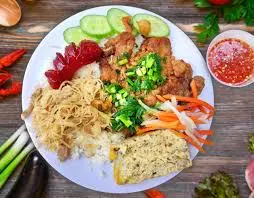 Hình ảnh Cơm sường bì chả trứng