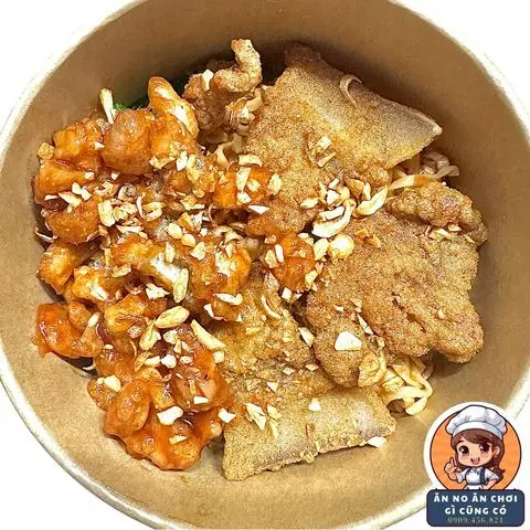 Hình ảnh Mì Trộn thịt heo chiên giòn + Tóp mỡ chiên giòn