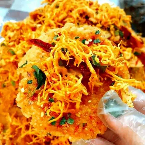 Hình ảnh Cơm cháy lắc khô gà