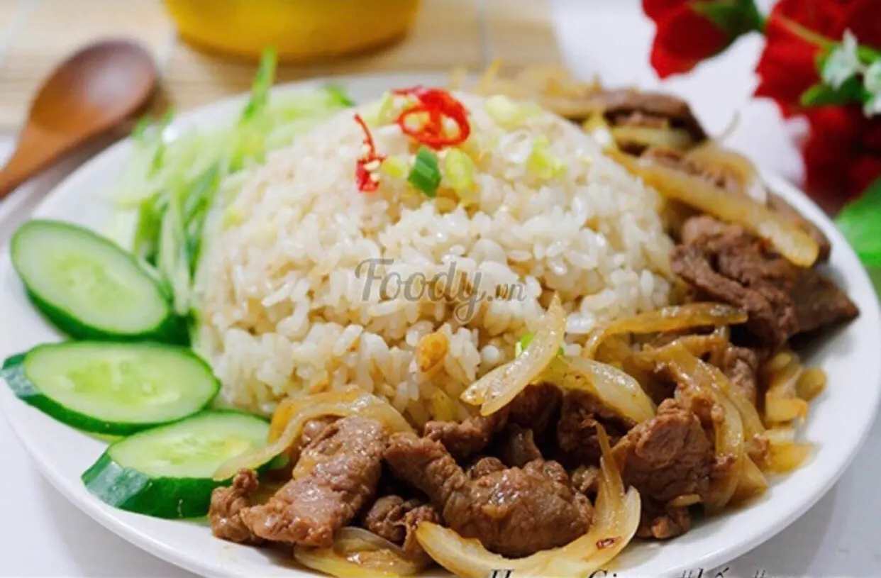 Hình ảnh Cơm Chiên Bò Xào Củ Hành