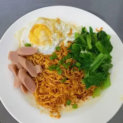 Hình ảnh mì trứng xúc xích