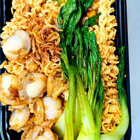 Hình ảnh Mì trộn sò điệp nhật lắc mắm tỏi - canh trứng lòng đào