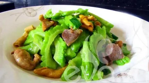 Hình ảnh Lòng Gà Xào Khổ Qua