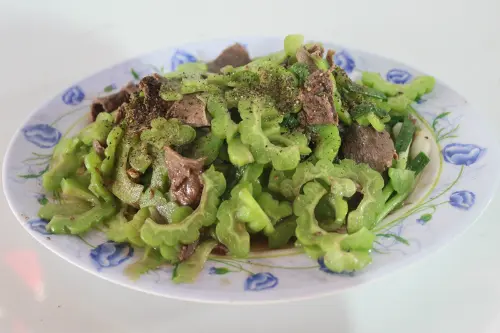 Hình ảnh Cơm khổ qua xào bò + Trà đào