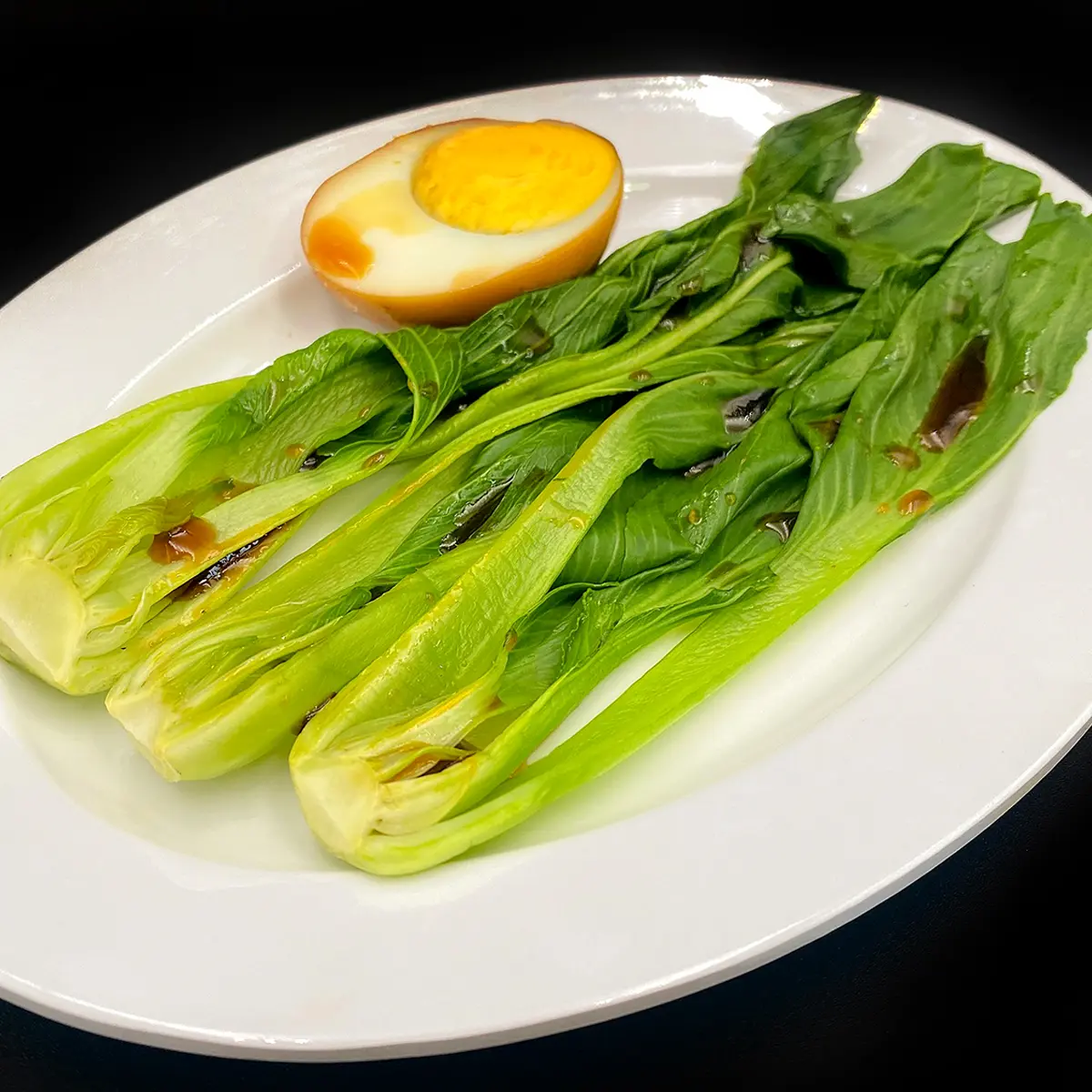 Hình ảnh Rau Luộc Nhỏ + Nửa Trứng