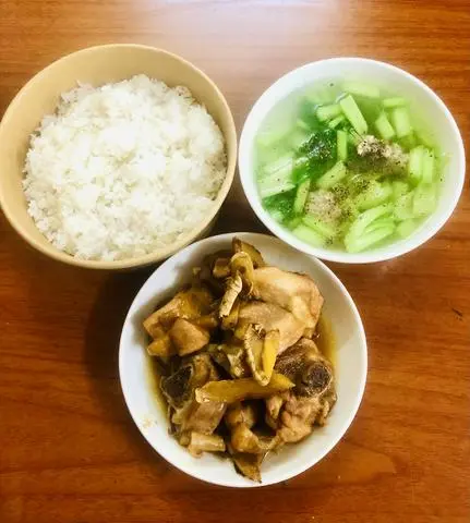 Hình ảnh Cơm Nóng Gà Ta Kho Gừng 