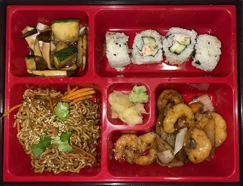 Hình ảnh NOODLE + SHRIMP + VEGETABLE + CALIFORNIA ROLL