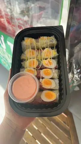 Hình ảnh Bánh cuộn khô bò đỏ,trứng lòng đào(sốt đặc biệt)