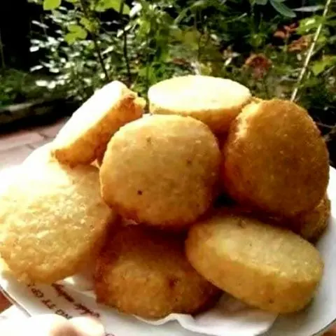 Hình ảnh Gà ủ muối 1/2 con - 6 miếng xôi chiên