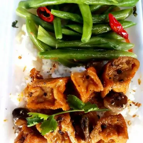 Hình ảnh Cơm nấm rơm đậu hủ kho