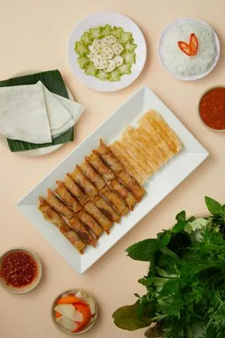 Hình ảnh Chả Ram Tôm Đất Cuộn Rau Rừng