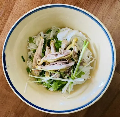 Hình ảnh Phở Gà Thịt Đùi