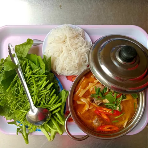 Hình ảnh Vịt Nấu Măng ( Nguyên con)