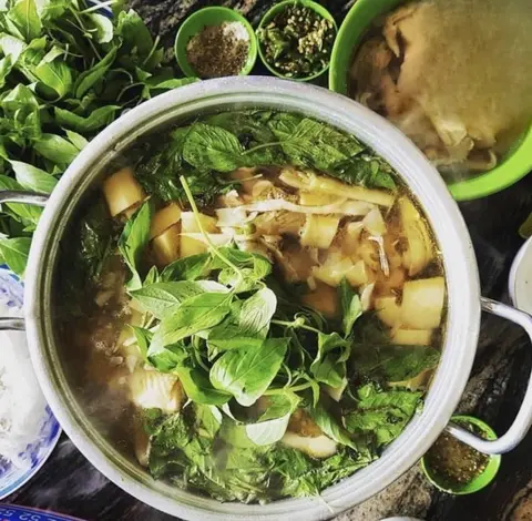 Hình ảnh Lẩu gà lá é