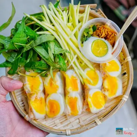 Hình ảnh Bánh tráng cuộn trứng lòng đào - sốt chấm