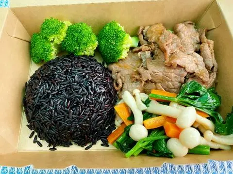 Hình ảnh cơm gạo lứt bò xào nấm linh chi