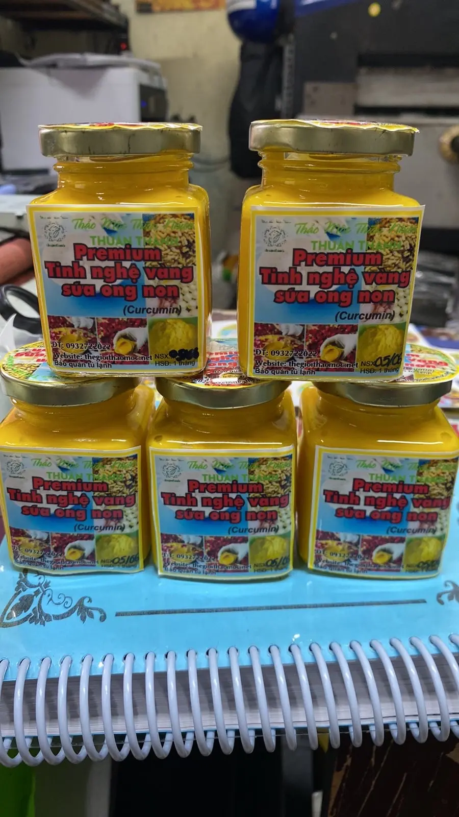 Hình ảnh Premium tinh nghê vàng sůa ong non 