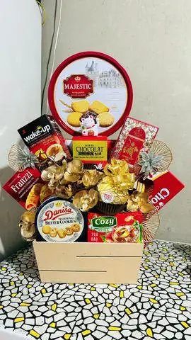 Hình ảnh Giỏ quà Tết màu đỏ 11 món KHÔNG RƯỢU (giỏ lớn)
