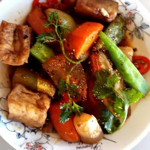 Hình ảnh Cơm đậu hủ rau củ kho thập cẩm