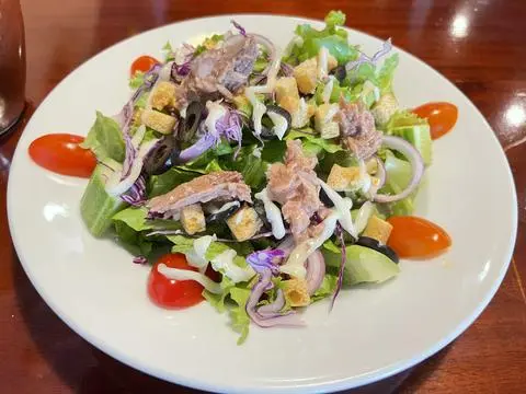Hình ảnh Salad cá ngừ sốt chua cay