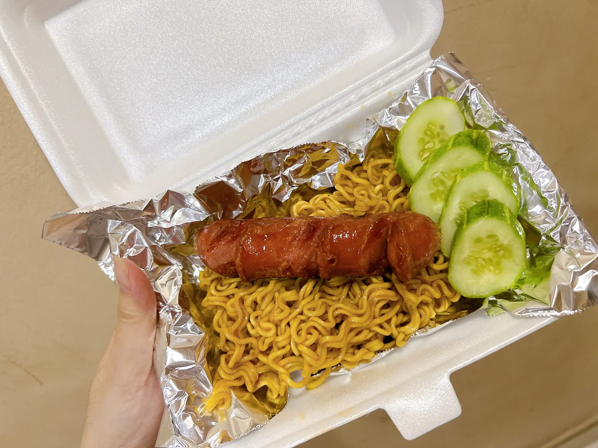 Hình ảnh Mì trộn xúc xích