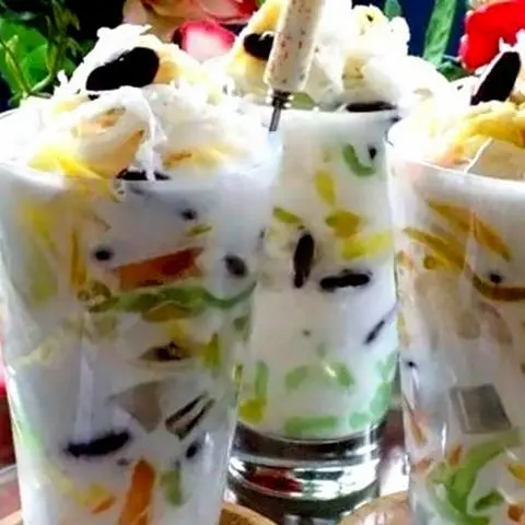 Hình ảnh Combo Phần Chè Thái Ngon Ngất Ngây - 2 Xôi Chiên